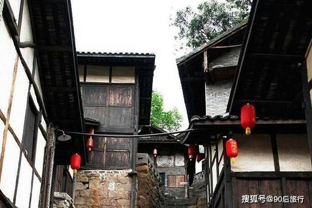 金佛山迎来今年首场降雪 “冰雪旅游”正当时
